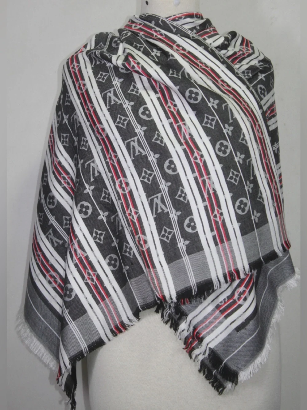 Authentic Louis Vuitton Shawl Stole 50% Silk 20% Wool Wrap Used
